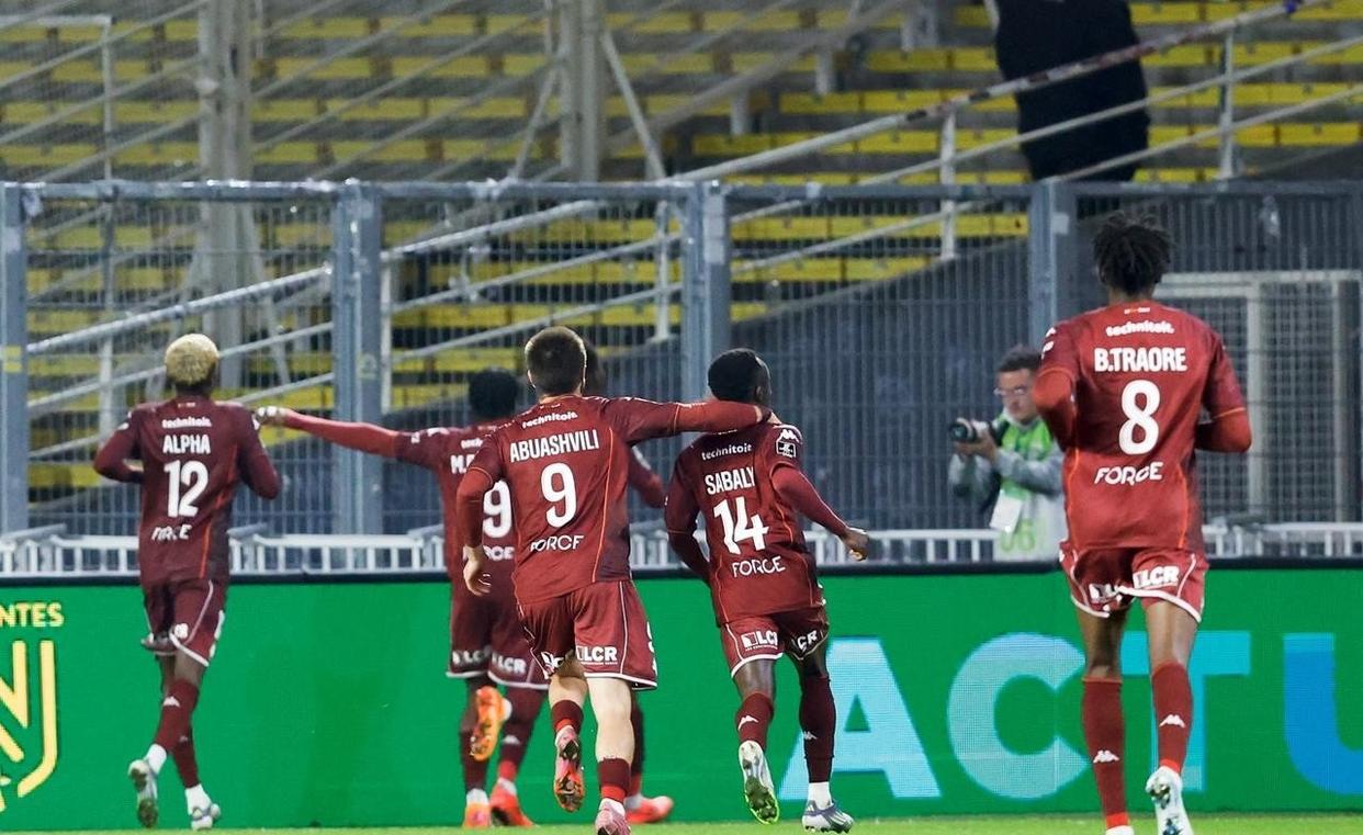 英雄联盟官方下载-关于转会期亚冠传出新动向；拉齐奥刷新队史纪录；管理层表态——球迷炸锅；控场能力受关注的信息