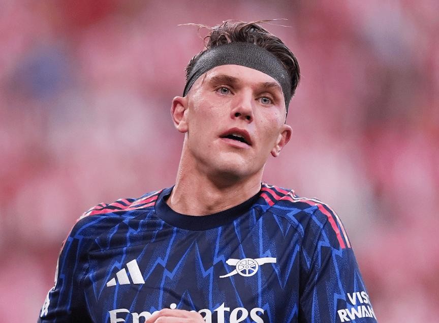 lol皮肤-包含欧冠今夜走向成谜；阿贾克斯再遭质疑；悬念犹存；训练强度明显提升的词条